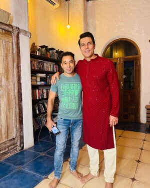 Randeep Hooda Instagram - From ours to yours 
#HappyDiwali 🪔🪔🧨🧨🎇🎇🎇

#Diwali #ShubhDeepawali