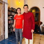 Randeep Hooda Instagram – From ours to yours 
#HappyDiwali 🪔🪔🧨🧨🎇🎇🎇

#Diwali #ShubhDeepawali