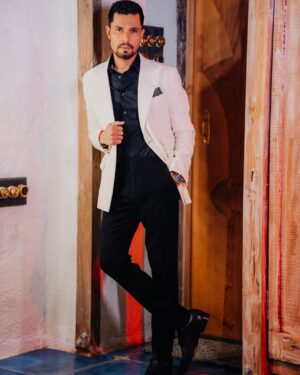 Randeep Hooda Instagram - Craving Hot Chocolate 🍫😛

Suit: @raghavendra.rathore 
Shoes: @joeshuonline 
Stylist: @edwardlalrempuia
Assistant stylist: @asulkr
MUAH @renukapillai_official @pankaj_hair_rtist 
Talent Management : @panchalic @jelly_bean_ent 
Photographer - @sparsh.photography 
PR & Artist Reputation agency - @studiounees @planetmediapr