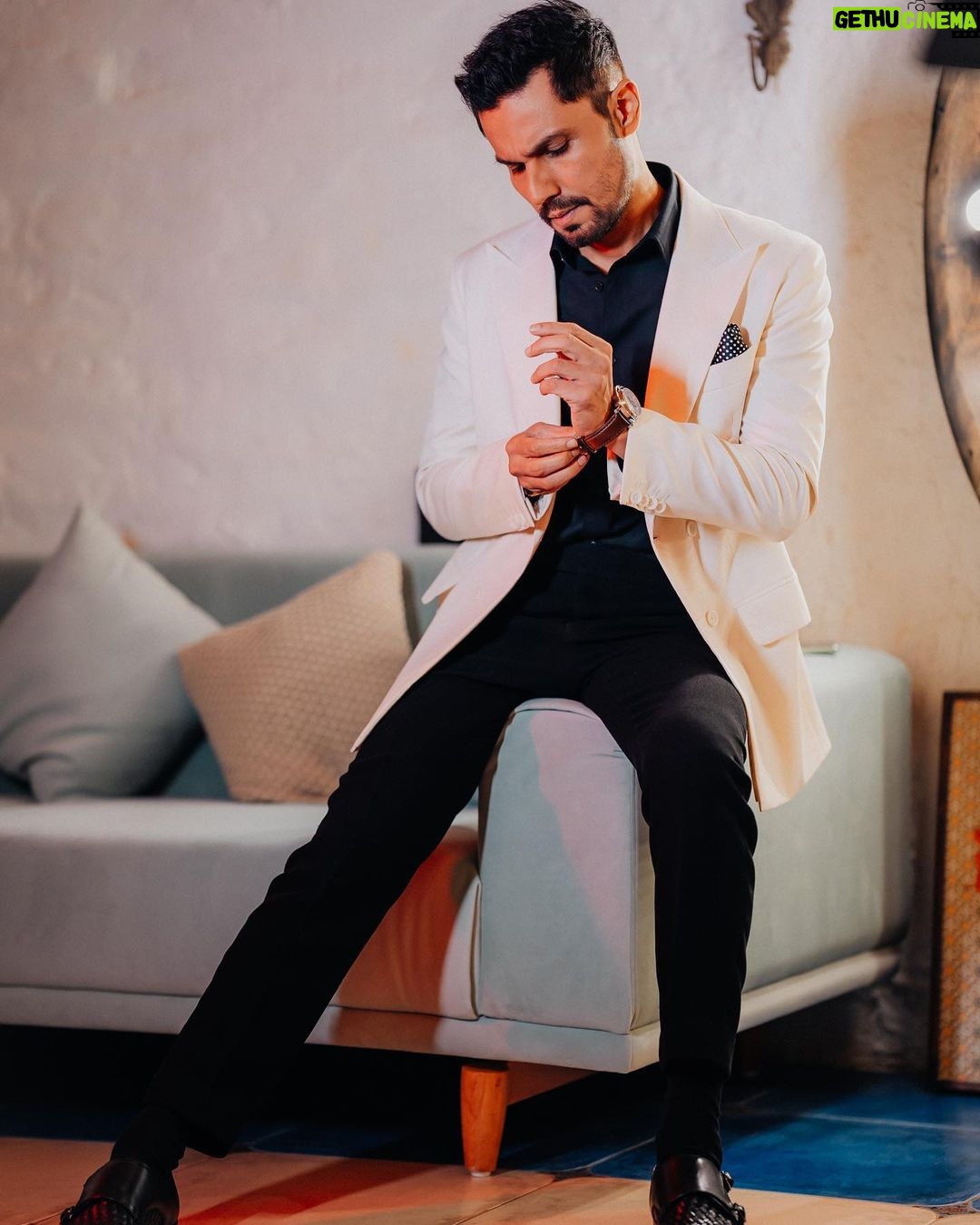 Randeep Hooda Instagram - Craving Hot Chocolate 🍫😛 Suit: @raghavendra.rathore Shoes: @joeshuonline Stylist: @edwardlalrempuia Assistant stylist: @asulkr MUAH @renukapillai_official @pankaj_hair_rtist Talent Management : @panchalic @jelly_bean_ent Photographer - @sparsh.photography PR & Artist Reputation agency - @studiounees @planetmediapr