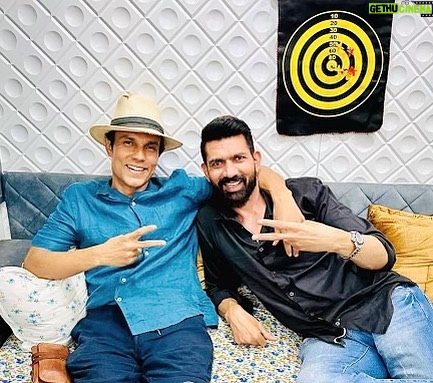 Randeep Hooda Instagram - दो यार चार के बराबर !! Happy Birthday bro 😎🤗👊🏽