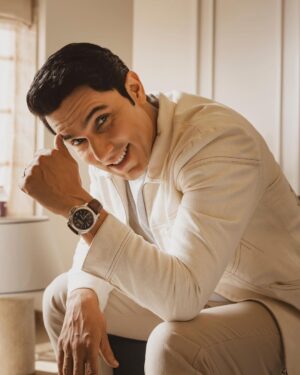 Randeep Hooda Instagram - Adversity is that power which evaluates a man’s true worth and takes him further in life - #SwatantryaVeerSavarkar 

Jacket : @quaint.mumbai
Stylist : @sarinabudathoki
Asst Stylist : @_tanishka_21
Photographer : @chitrdev.in
Asst Photographer : @rishabhverma28
Makeup : @renukapillai_official
Hair :  @pankaj_hair_rtist

#OOTD #POTD #Explore #VeerSavarkar #menstyle #mensfashion