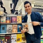 Randeep Hooda Instagram - Quite interesting that in 2024, 4 books back to back on the armed struggle for independence at an airport bookstore front rack. And 3 are on Veer Savarkar out of the 4. Clearly people have started reading about their history. Winds of change! After 22nd March who knows maybe history will be Rewritten! Books #Savarkar and the making of Hindutva - #JanakiBakhle #SavarkarAContestedLegacy - @vikramsampath #Revolutionaries : The other story of how India won its freedom - @sanjeevsanyalauthor #LalaLajpatRai Ideas of Nationhood #vanyavaidehibhargav
