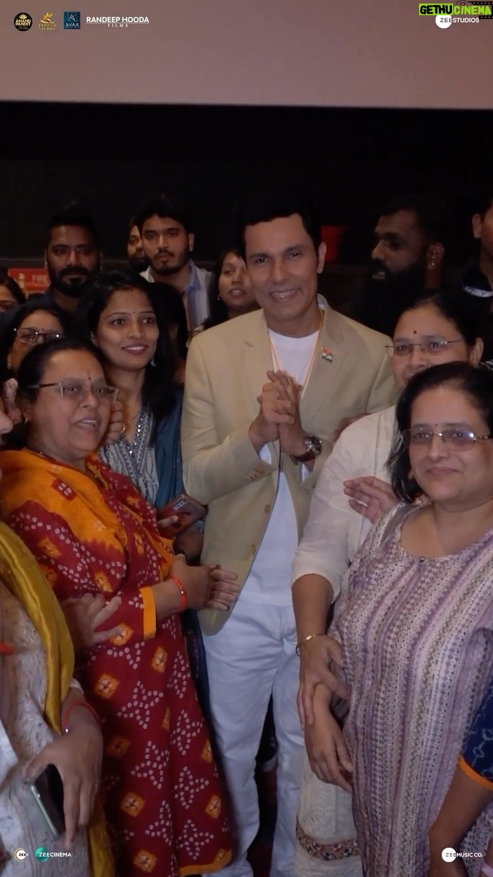 Randeep Hooda Instagram - A cinematic Tribute; Pune echoes loud & clear with the undying legacy of #SwatantryaVeerSavarkar 🇮🇳 Book your tickets! (Link in bio) IN CINEMAS NOW! #VeerSavarkarInCinemasNow #WhoKilledHisStory @zeestudiosofficial @randeephooda @lokhandeankita @anandpandit @officialsandipssingh @yogirahar31 @anandpanditmotionpictures @officiallegendstudios @randeephooda_films @avakfilms @amit.sial @iampallesingh @crimrinal @rajeshkhera1 @alwaystheantagonist @tirrtha @anjalihoodamd @mathiasduplessy @sandeshshandilya @sambata__00 #JayPatel @alwaystheantagonist @utkarshnaithani @i.samkhan @roopa_pandit @zeecinema @anuragbedii @zeemusiccompany @anwarali.khan.568 @jelly_bean_ent @panchalic @renukapillai_official @sonukuntalofficial @whiteapplellp @krishna.arvind @kameshkarna @varunmishra @savarkarthefilm @roopesh6699 @sahilbalharaa #RandeepHooda #VeerSavarkar #Savarkar