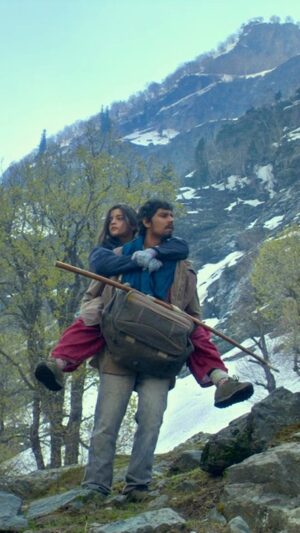 Randeep Hooda Instagram - Veera: Ek Goli mein aadmi khatam ho jaata hai na…
Mahabir: Do Aadmi. Jispe chala hai aur jo chalave hai…

10 years of #Mahabir

#10YearsOfHighway
#Highway

#reelsinstagram #explore #anniversary #throwback