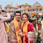 Randeep Hooda Instagram - Ram Lalla aa gaye hain 🚩🚩🤗🤗🤗🙏🙏 #JaiShreeRam #Blessed #JaiSiyaRam #RamMandir #rammandirpranprathistha #Ayodhya Photography Hair make up saree drap @bhaavya_kapur @bkmakeupstudioandacademy @_rainelysian Lin’s Style @esthetique.by.jenny @iamjennylaisram Saree @labelsouravdas Jewellery: @niyathi_by_seema_sindhu Footwear: @aprajitatoorofficial Randeep’s Styling @esthetique.by.jenny Kurta set: @antar_agni_ujjawaldubey Shawl: @shantibanaras श्री राम जन्मभूमि, अयोध्या - Shri Ram Janmabhoomi, Ayodhya