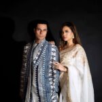 Randeep Hooda Instagram - Razzle Dazzle✨✨ Photographer: @mohitkrtiwari Lighting: @initialize.bat Lin’s MUH: @aydee_____ Styled by @iamjennylaisram Saree @toraniofficial Shoes @aprajitatoorofficial Assisted by @makeupbyangana @ananyapurkayastha21 Randeep’s Kurta set & Footwear @divyammehta Hair @pankaj_hair_rtist #OOTD #WeddingVibes #NupurAndIra #IraAndNupur #reception