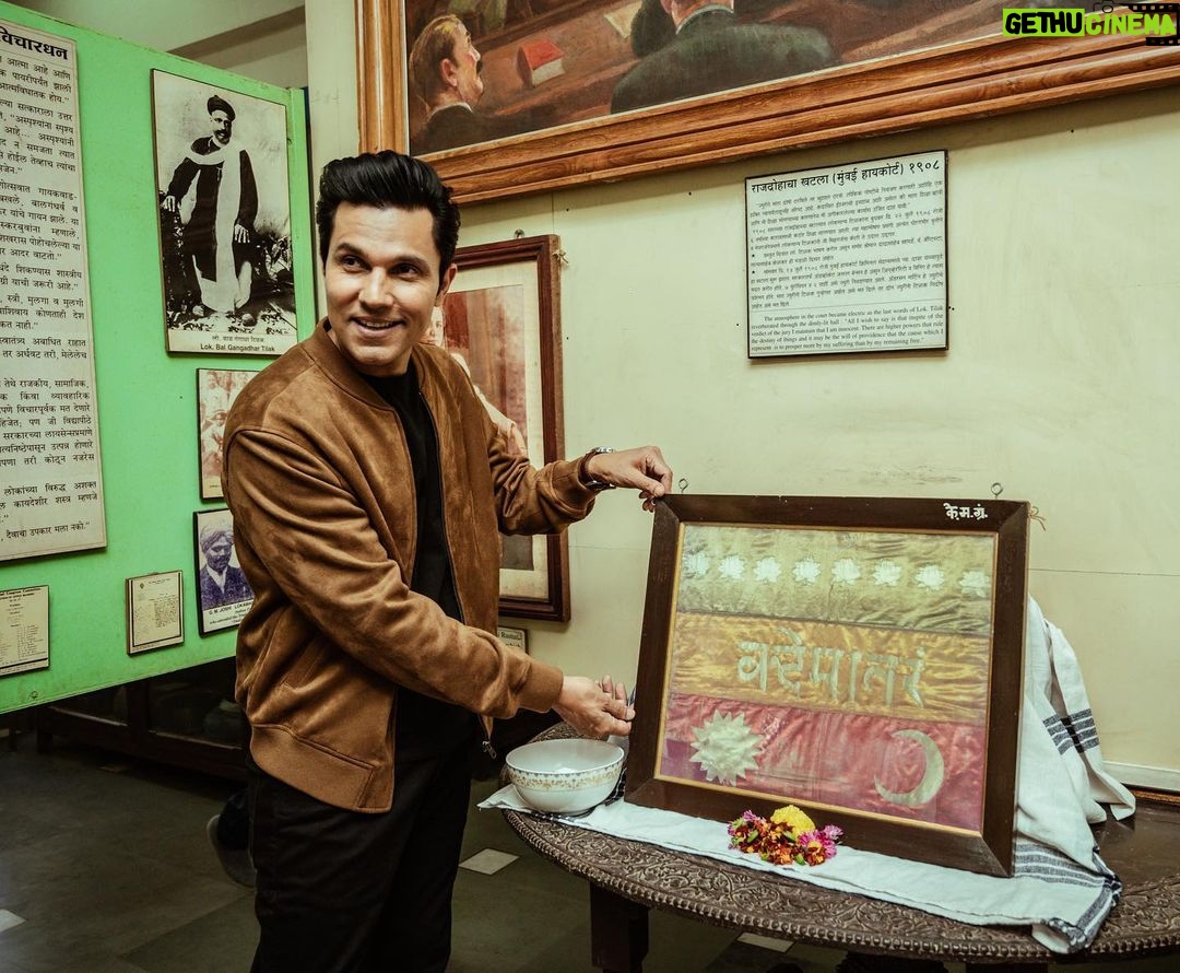 Randeep Hooda Instagram - Visited the house and memorial of one of the tallest leaders of our freedom struggle Lokmanya Bal Gangadhar Tilak ji, one can still feel the energy of revolution where young Veer Savarkar and many got influenced and galvanised to take part in the Swarajya Movement and the struggle for independence. Saw the original FIRST FLAG OF #BHARAT hoisted by Madam Bhikaji Came in 1906, which was designed by #MadamCama, Shyamji Krishna Verma and #VinayakDamodarSavarkar. It’s commendable that the #Tilak Family has preserved the artefacts and legacy with utmost care and the enthusiasm they showed in sharing stories & memorabilia of #Lokmanya Sahib and their hospitality was heart warming. Jai Hind 🇮🇳 #lokmanyatilak #veersavarkar #veersavarkaron22march #swatantryaveersavarkar Pune, Maharashtra