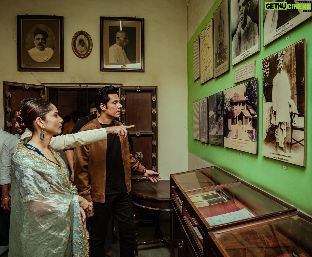 Randeep Hooda Instagram - Visited the house and memorial of one of the tallest leaders of our freedom struggle Lokmanya Bal Gangadhar Tilak ji, one can still feel the energy of revolution where young Veer Savarkar and many got influenced and galvanised to take part in the Swarajya Movement and the struggle for independence. Saw the original FIRST FLAG OF #BHARAT hoisted by Madam Bhikaji Came in 1906, which was designed by #MadamCama, Shyamji Krishna Verma and #VinayakDamodarSavarkar. It’s commendable that the #Tilak Family has preserved the artefacts and legacy with utmost care and the enthusiasm they showed in sharing stories & memorabilia of #Lokmanya Sahib and their hospitality was heart warming. Jai Hind 🇮🇳 #lokmanyatilak #veersavarkar #veersavarkaron22march #swatantryaveersavarkar Pune, Maharashtra