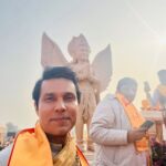 Randeep Hooda Instagram - Ram Lalla aa gaye hain 🚩🚩🤗🤗🤗🙏🙏 #JaiShreeRam #Blessed #JaiSiyaRam #RamMandir #rammandirpranprathistha #Ayodhya Photography Hair make up saree drap @bhaavya_kapur @bkmakeupstudioandacademy @_rainelysian Lin’s Style @esthetique.by.jenny @iamjennylaisram Saree @labelsouravdas Jewellery: @niyathi_by_seema_sindhu Footwear: @aprajitatoorofficial Randeep’s Styling @esthetique.by.jenny Kurta set: @antar_agni_ujjawaldubey Shawl: @shantibanaras श्री राम जन्मभूमि, अयोध्या - Shri Ram Janmabhoomi, Ayodhya