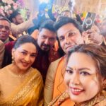 Randeep Hooda Instagram - Ram Lalla aa gaye hain 🚩🚩🤗🤗🤗🙏🙏 #JaiShreeRam #Blessed #JaiSiyaRam #RamMandir #rammandirpranprathistha #Ayodhya Photography Hair make up saree drap @bhaavya_kapur @bkmakeupstudioandacademy @_rainelysian Lin’s Style @esthetique.by.jenny @iamjennylaisram Saree @labelsouravdas Jewellery: @niyathi_by_seema_sindhu Footwear: @aprajitatoorofficial Randeep’s Styling @esthetique.by.jenny Kurta set: @antar_agni_ujjawaldubey Shawl: @shantibanaras श्री राम जन्मभूमि, अयोध्या - Shri Ram Janmabhoomi, Ayodhya