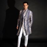 Randeep Hooda Instagram - Razzle Dazzle✨✨ Photographer: @mohitkrtiwari Lighting: @initialize.bat Lin’s MUH: @aydee_____ Styled by @iamjennylaisram Saree @toraniofficial Shoes @aprajitatoorofficial Assisted by @makeupbyangana @ananyapurkayastha21 Randeep’s Kurta set & Footwear @divyammehta Hair @pankaj_hair_rtist #OOTD #WeddingVibes #NupurAndIra #IraAndNupur #reception
