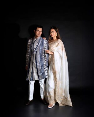 Randeep Hooda Instagram - Razzle Dazzle✨✨

Photographer: @mohitkrtiwari 
Lighting: @initialize.bat
Lin’s MUH: @aydee_____ 
Styled by @iamjennylaisram 
Saree @toraniofficial 
Shoes @aprajitatoorofficial
Assisted by @makeupbyangana 
@ananyapurkayastha21 

Randeep’s
Kurta set & Footwear @divyammehta 
Hair @pankaj_hair_rtist 

#OOTD #WeddingVibes #NupurAndIra #IraAndNupur #reception