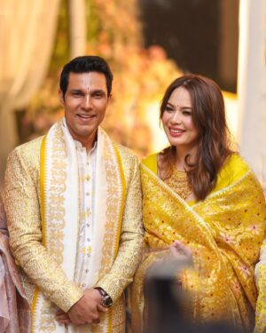 Randeep Hooda Instagram - From 'I' to 'We' in a happily ever after ❤️

Photography: @sushiltenz 
Wearing: @wangkheiphee_mantris_handloom
Lin’s blouse: @11tareng 
MUA: @pritammoirangthemm
Jewellery: @manibazar_jewellery