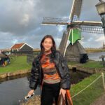 Ranee Campen Instagram - #amsterdamอัมเบรล่าพังไม่ไหว ไม่ใช่แค่ร่มที่พัง คนพังด้วย 555555 ปิดทริปจริงๆ ละจ้า 🌤️🚙💨🏡🚢🌾🛀🏻🗺️