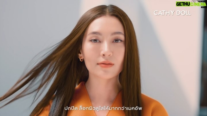 Ranee Campen Instagram - Cathy Doll Hybrid Makeup มาพร้อมกันถึง 3 ตัว ด้วยพลังล้ำลึกที่ซ่อนอยู่ในเมคอัพเคที่ดอลล์!!! จากผลไม้ Sea Buckthorn สู่วิตามินTree และ Vit C Ampoule ที่ผสานเข้ากับรองพื้น #ปกปิดล็อกผิวใส ให้ผิวเรียบเนียนกระจ่างใส กลบสนิทปิดจุดดำ ⭐️Cathy Doll Vit C Ampoule Foundation SPF50+ PA+++ #รองพื้นล็อกผิวใส ปกปิด บำรุงให้ชุ่มชื้น ⭐️Cathy Doll Vit C Ampoule Concealer #คอนซีลเลอร์ไร้ร่อง กลบสนิท ปิดจุดดำ รอยสิว ฝ้ากระ ⭐️Cathy Doll Vit C Ampoule Powder Pact SPF50 PA+++ #แป้งวิตซีล็อกผิวใส เผยผิวเรียบเนียนกระจ่างใส คุมมัน ไม่อุดตัน หาซื้อได้ที่ร้านค้าชั้นนำทั่วประเทศไทย #CathyDoll #VitCAmpoule