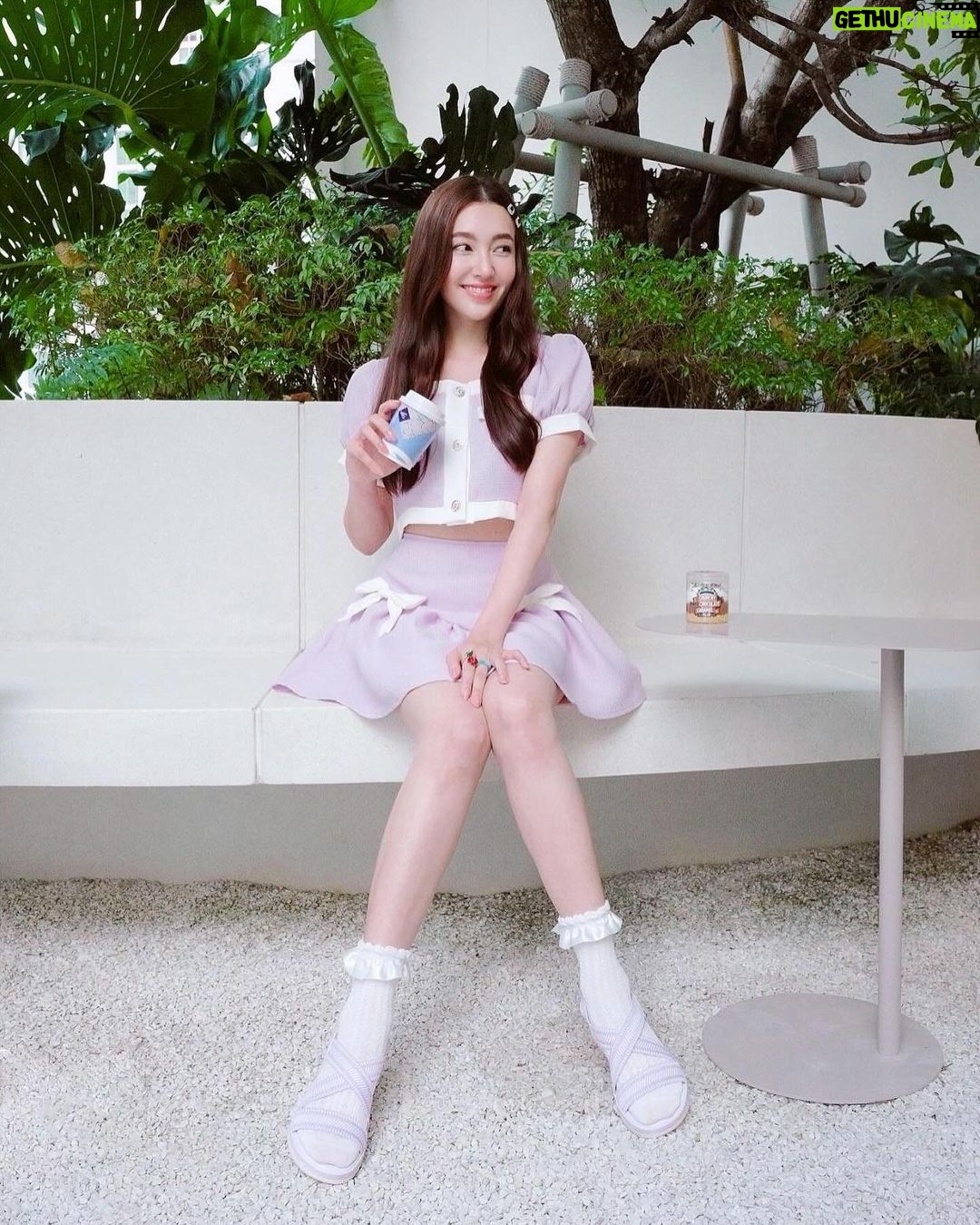 Ranee Campen Instagram - เบลเป็นคนตรงๆค่ะ ตรงไหนก็น่ารัก 🤭💗 ใครอยากน่ารักทุกตรงแบบเบล ตามมาจัดรองเท้าเพื่อสุขภาพ BATA COMFIT คอลเลคชั่นใหม่ จาก @Batathailand คู่นี้เลย สีสันละมุนใจ ใส่แล้วคนร้องทัก ว่าน่ารักเกินไปมั้ย แถมมีเทคโนโลยีพื้นนุ่มX2 ด้วยนะ เท้าฟีลกู๊ด จะเดินไปไหนก็เพลิ๊นเพลิน 🥰 สิ้นปีนี้ ใส่น้องคู่นี้ไปเที่ยวอวดความน่ารัก เหมือนเบลกันเยอะๆ นะคะ #BataThailand #SurprisinglyBata #Stylewithcomfort #มีเบลล่าต้องมีบาจา