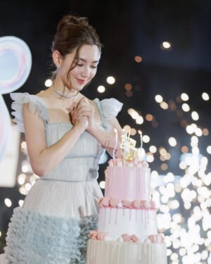 Ranee Campen Instagram - ขออยู่ในชีวิตที่เหลือของเธอได้ไหม 💫 Thank you for all advance birthday wishes ขอบคุณสำหรับทุกคำอวยพรนะคะ เกิดจริงๆ 24 ธ.ค. ค่า 🎂😊

#BellaBirthday2023
#BellaBirthdayFanMeeting2023
#BellaRanee #bellacampen #เบลล่าราณี
