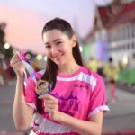 Ranee Campen Instagram - วิ่งเร็วระวังล้ม วิ่งกับผมระวังรักนะค้าบ🤭 #OPPOxBangkokMarathon #InspirationAhead