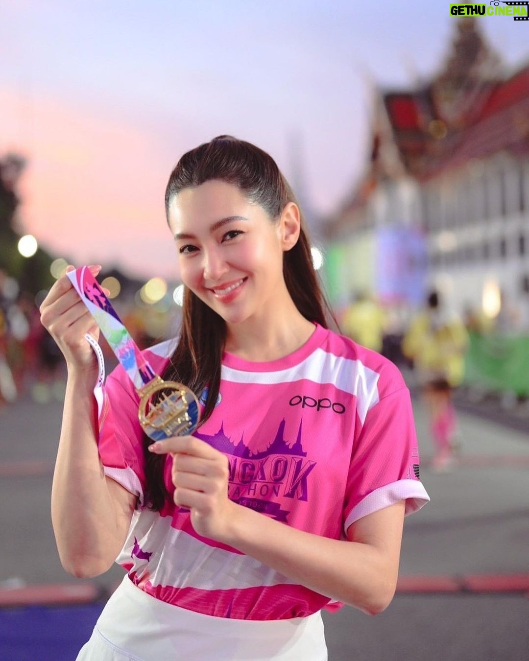 Ranee Campen Instagram - วิ่งเร็วระวังล้ม วิ่งกับผมระวังรักนะค้าบ🤭 #OPPOxBangkokMarathon #InspirationAhead