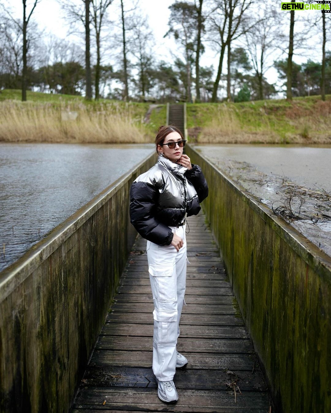 Ranee Campen Instagram - Merry X’Mas 🏞️ #amsterdamอัมเบรล่าพังไม่ไหว