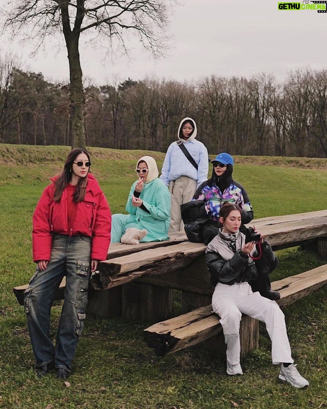 Ranee Campen Instagram - Merry X’Mas 🏞️ #amsterdamอัมเบรล่าพังไม่ไหว