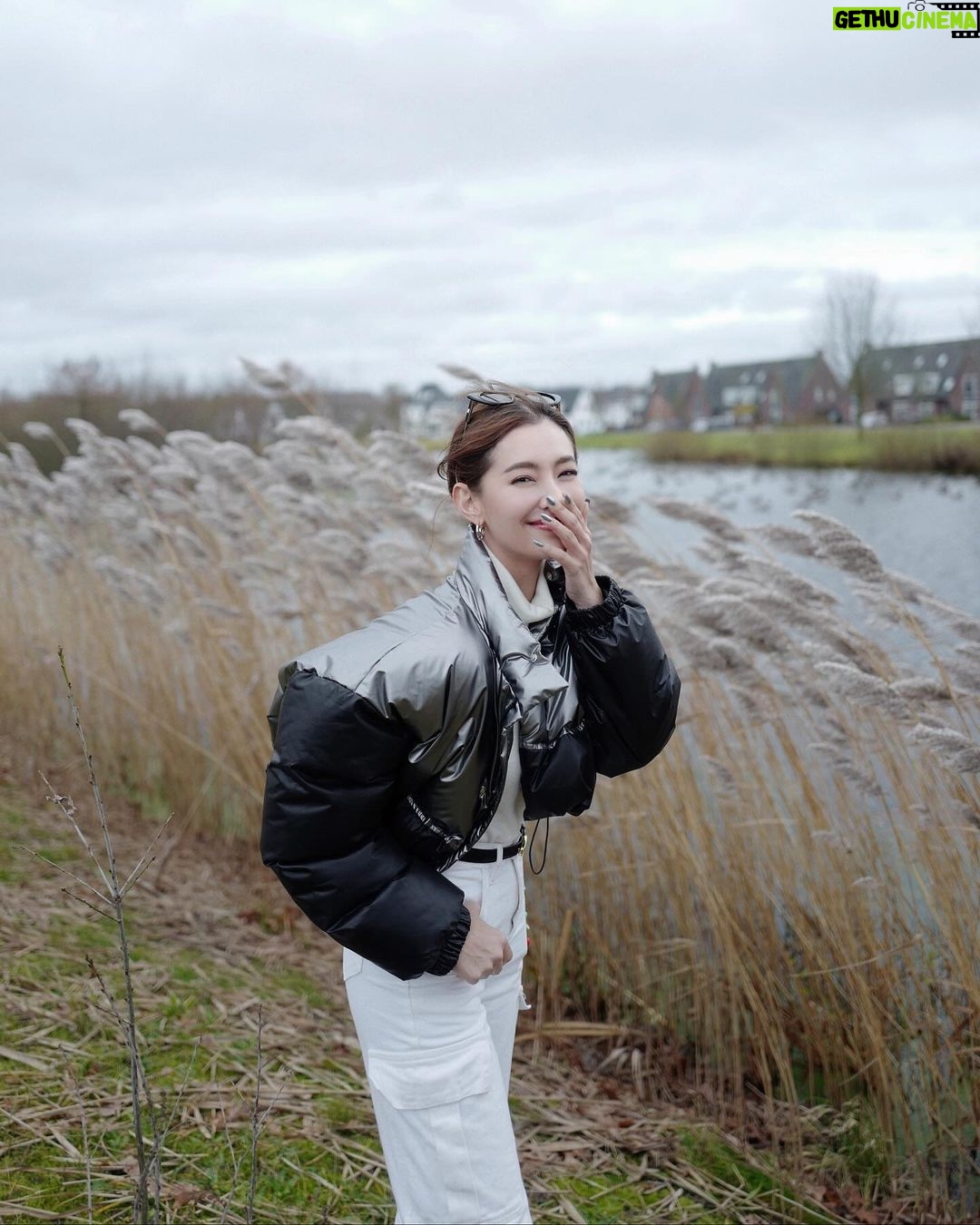 Ranee Campen Instagram - Merry X’Mas 🏞️ #amsterdamอัมเบรล่าพังไม่ไหว