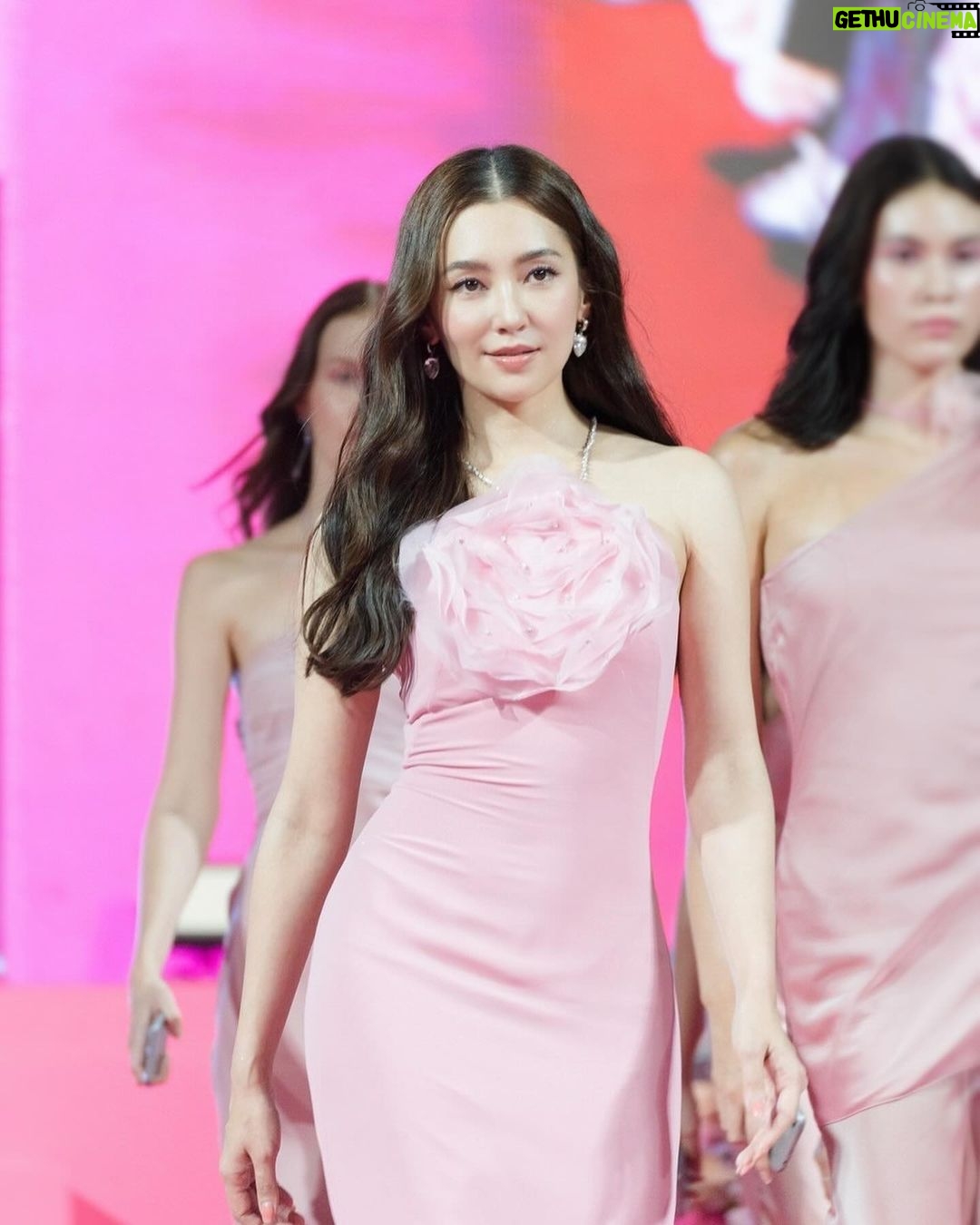 Ranee Campen Instagram - ชั้นข้ามเวลาเพื่อมา.. งาน event 💖👋🏻