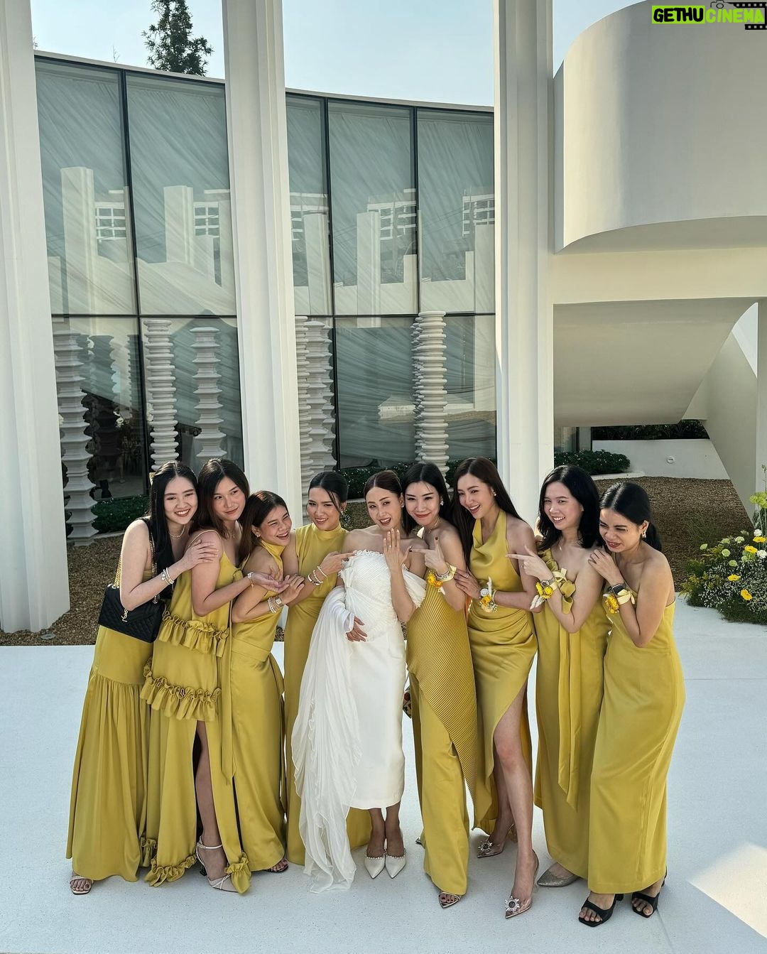 Ranee Campen Instagram - งานแต่งที่ใด เป็นได้แค่แขกรับเชิญ🐣 #fahkarnthewedding