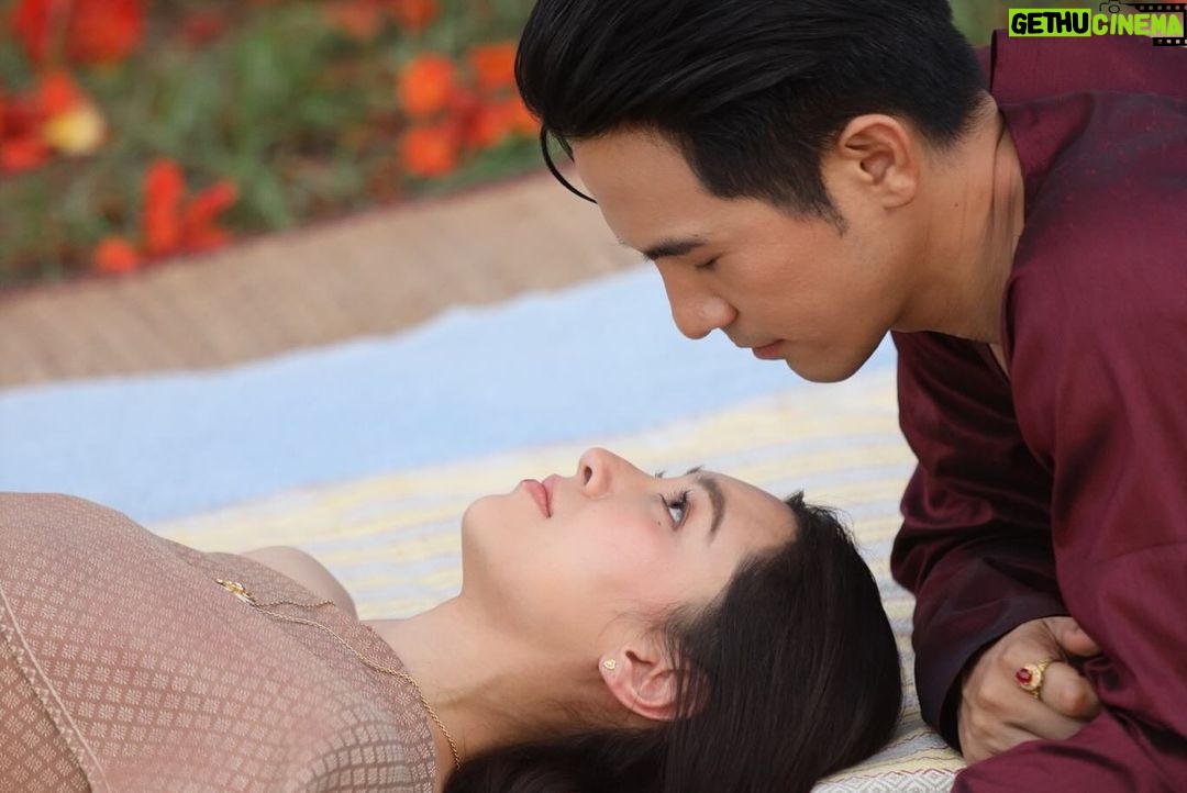 Ranee Campen Instagram - ถ่ายตอนช่วงดอกไม้บานพอดี 🌺 #พรหมลิขิตep23 #พรหมลิขิต