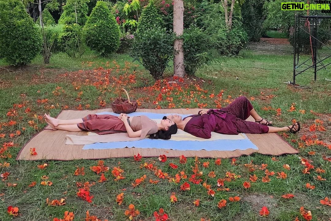 Ranee Campen Instagram - ถ่ายตอนช่วงดอกไม้บานพอดี 🌺 #พรหมลิขิตep23 #พรหมลิขิต