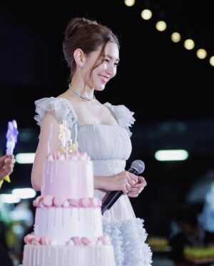 Ranee Campen Instagram - ขออยู่ในชีวิตที่เหลือของเธอได้ไหม 💫 Thank you for all advance birthday wishes ขอบคุณสำหรับทุกคำอวยพรนะคะ เกิดจริงๆ 24 ธ.ค. ค่า 🎂😊

#BellaBirthday2023
#BellaBirthdayFanMeeting2023
#BellaRanee #bellacampen #เบลล่าราณี