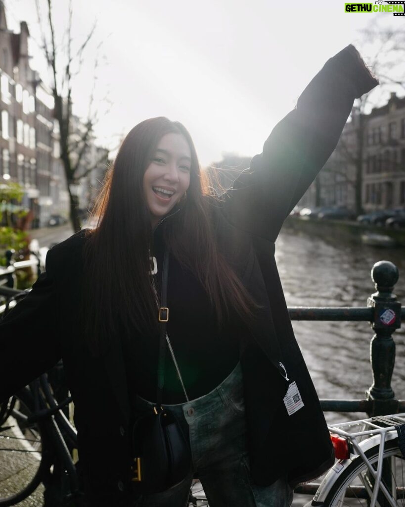 Ranee Campen Instagram - 🥳🎉 #amsterdamอัมเบรล่าพังไม่ไหว