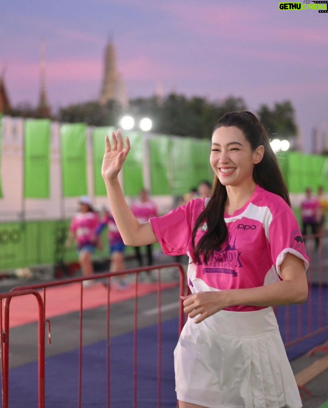 Ranee Campen Instagram - วิ่งเร็วระวังล้ม วิ่งกับผมระวังรักนะค้าบ🤭 #OPPOxBangkokMarathon #InspirationAhead