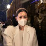 Ranee Campen Instagram - เป็นบุญที่ได้นำพาบุพการีมาพบพระรัตนตรัย เพื่อให้มีที่พึ่ง มีแก่นแห่งการดำเนินชีวิตที่เหลืออย่างดีที่สุด 🙏🏻🤍 Mahabodhi Temple, Bodhgaya