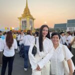 Ranee Campen Instagram - เมื่อวันก่อนเบลได้มีโอกาสไปกราบสักการะพระบรมสารีริกธาตุ และพระอรหันตธาตุของพระสารีบุตร และพระโมคคัลลานะ ที่อัญเชิญมาจากสาธารณรัฐอินเดีย นับว่าเป็นบุญใหญ่ในชีวิตเหลือเกิน🙏🏻 เบลขอชวนเชิญศาสนิกชน เข้ากราบสักการะกันนะคะ ได้ใกล้ชิดพระพุทธเจ้า และพระอัครสาวก ได้ระลึกถึงคุณงามความดีที่เคยทำไว้ รวมถึงได้น้อมนำบุญถวายแด่ท่าน เพื่อความเป็นสิริมงคลแก่ชีวิต และครอบครัว สำหรับคนกรุงเทพและภาคกลาง ณ มณฑลพิธีท้องสนามหลวง ถึงวันที่ 3 มีนาคมนี้ ตั้งแต่เวลา 9.00-21.00 น. ของทุกวัน ภาคเหนือ จ. เชียงใหม่ วันที่ 5-8 มีนาคม ภาคอีสาน จ. อุบลราชธานี วันที่ 10-13 มีนาคม และภาคใต้ จ. กระบี่ วันที่ 15-18 มีนาคม ขอร่วมอนุโมทนาบุญกับทุกท่านด้วยนะคะ 🤍
