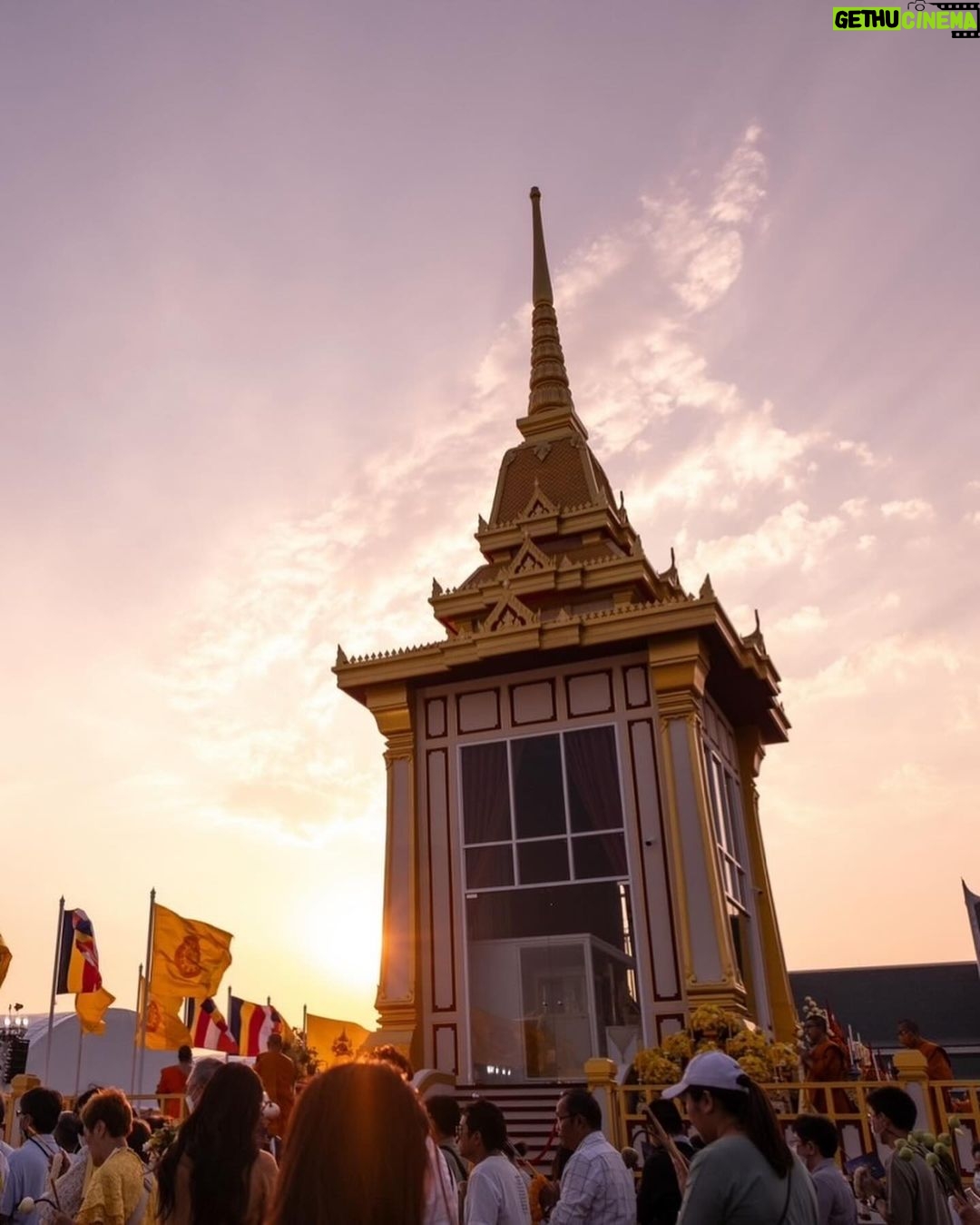 Ranee Campen Instagram - เมื่อวันก่อนเบลได้มีโอกาสไปกราบสักการะพระบรมสารีริกธาตุ และพระอรหันตธาตุของพระสารีบุตร และพระโมคคัลลานะ ที่อัญเชิญมาจากสาธารณรัฐอินเดีย นับว่าเป็นบุญใหญ่ในชีวิตเหลือเกิน🙏🏻 เบลขอชวนเชิญศาสนิกชน เข้ากราบสักการะกันนะคะ ได้ใกล้ชิดพระพุทธเจ้า และพระอัครสาวก ได้ระลึกถึงคุณงามความดีที่เคยทำไว้ รวมถึงได้น้อมนำบุญถวายแด่ท่าน เพื่อความเป็นสิริมงคลแก่ชีวิต และครอบครัว สำหรับคนกรุงเทพและภาคกลาง ณ มณฑลพิธีท้องสนามหลวง ถึงวันที่ 3 มีนาคมนี้ ตั้งแต่เวลา 9.00-21.00 น. ของทุกวัน ภาคเหนือ จ. เชียงใหม่ วันที่ 5-8 มีนาคม ภาคอีสาน จ. อุบลราชธานี วันที่ 10-13 มีนาคม และภาคใต้ จ. กระบี่ วันที่ 15-18 มีนาคม ขอร่วมอนุโมทนาบุญกับทุกท่านด้วยนะคะ 🤍