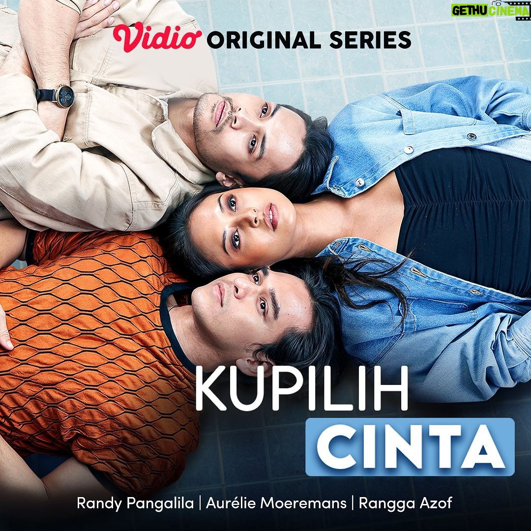 Rangga Azof Instagram - Vidio Original Series: Kupilih Cinta. Kisah tentang bagaimana pilihan Riri dalam cinta, membuahkan intrik dalam kehidupan Bandi dan Harris. Diadaptasi dari novel legendaris “Seandainya Aku Boleh Memilih” karya Mira W. Serial yang dibintangi oleh @aurelie @azofrangga @randpunk @pusparitchwary_ @ibrhmrsyd @raquelklarkin Dapat kamu saksikan sebentar lagi, eksklusif hanya di Vidio! #SaatnyaHarusMemilih #KupilihCinta #SemuaAdaDiVidio #vidiooriginals