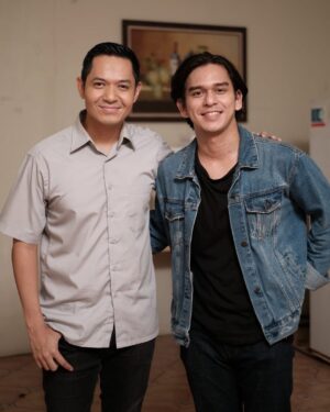 Rangga Azof Instagram - Berfoto dengan aktor senior dan panutan kaula muda!! Yang katanya muka kita mirip, hahha.. semoga akhlak nya juga .. amiin @dude2harlino