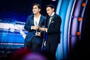 Rangga Azof Instagram - .kenal awal karir bgt .. iklan bareng 2012/2013
.ketemu lagi tahun 2018 di anak langit sbg lawan main
.sekarang satu panggung utk bacain nominasi sctv awards 2019
.dan sekarang mau nikah sama @felicyangelista_  yg dulu gw jg ikt andil comblangin mereka bareng @mutiafebrita dan @jsherlooc .sukses dan lancar trus to buat karir dan kehidupan -terharu ga to 😂