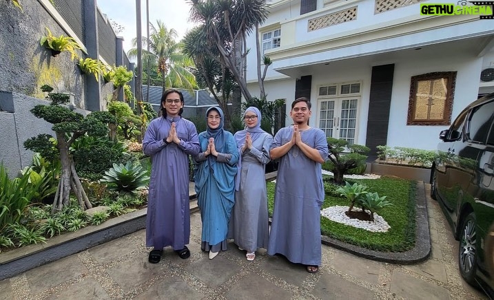 Rangga Azof Instagram - Minal aidin wal faizin .. maaf lahir batin