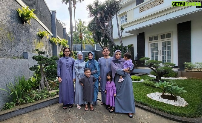 Rangga Azof Instagram - Minal aidin wal faizin .. maaf lahir batin