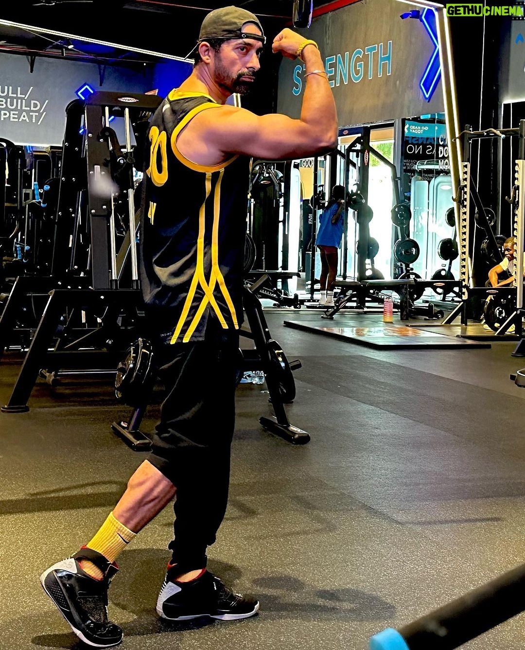 Rannvijay Singha - 64.3K Likes - What sneakers am I wearing?
Few right answers get mentioned in my story.
@solesearchindia
#burn #squadrann @uptime_nutrition