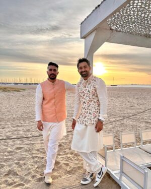 Rannvijay Singha Instagram - Our sista is getting married!! @jazzyg_97 we love you! @sahil.g.23 welcome to the fam! #siblings #cousins