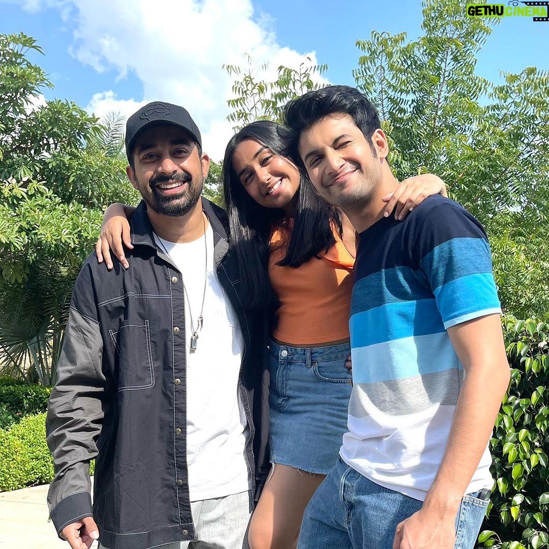 Rannvijay Singha - 249.7K Likes - Season 3 #mismatched, First day of shoot for me.
In the past 2 seasons we have become family, waiting to meet all these crazy amazing beings to create a great season and awesome memories too!
We have had good times and we are grateful for them and thankful for all the love we have received.
God has been kind and hopefully will continue to be!
To another one π₯.
#satnamwaheguru ππΌπ