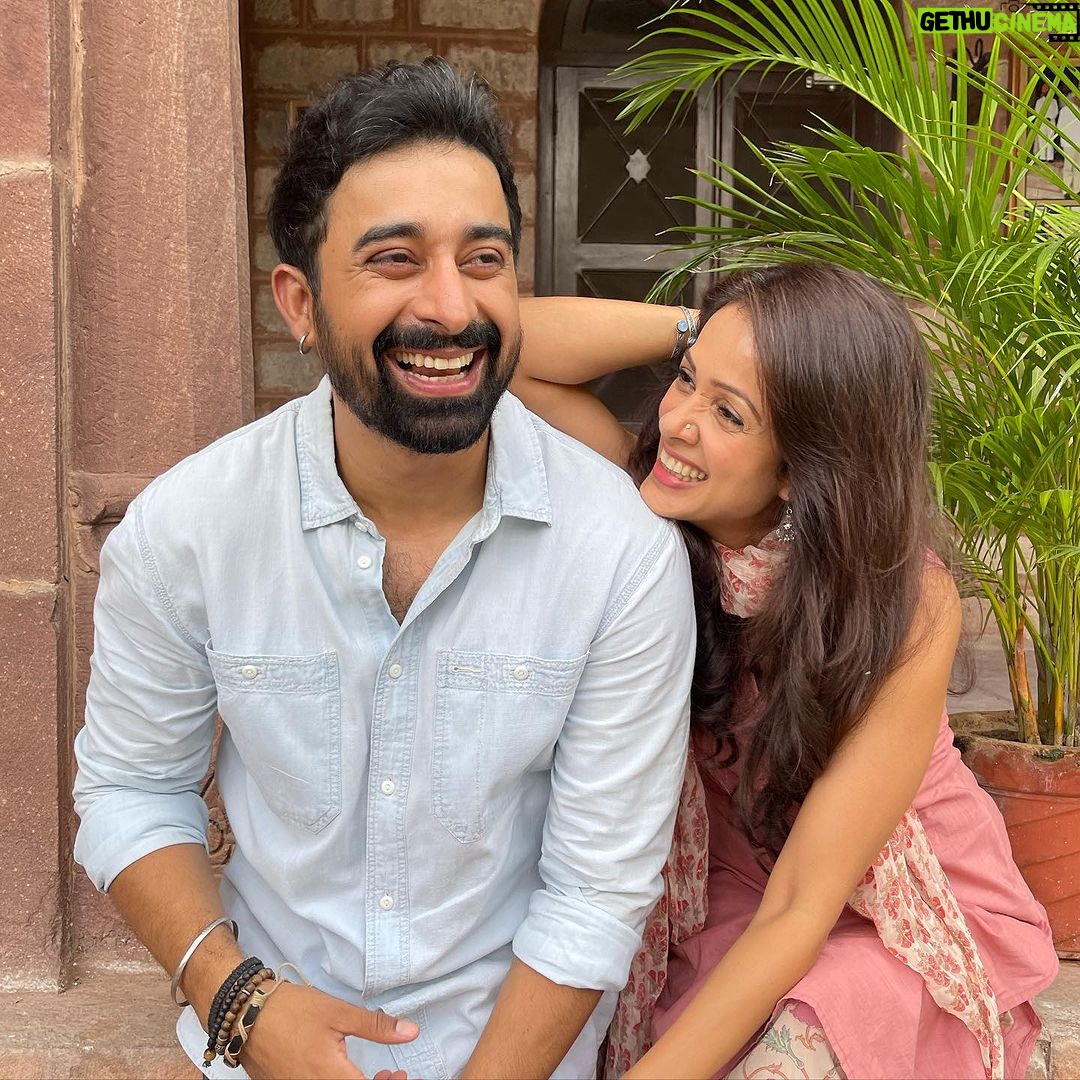 Rannvijay Singha - 249.7K Likes - Season 3 #mismatched, First day of shoot for me.
In the past 2 seasons we have become family, waiting to meet all these crazy amazing beings to create a great season and awesome memories too!
We have had good times and we are grateful for them and thankful for all the love we have received.
God has been kind and hopefully will continue to be!
To another one π₯.
#satnamwaheguru ππΌπ