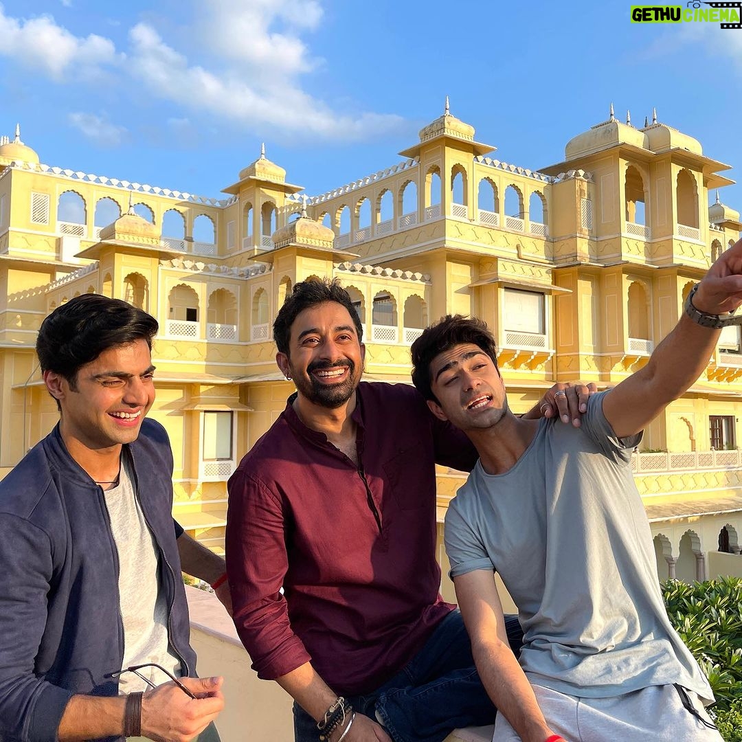 Rannvijay Singha - 249.7K Likes - Season 3 #mismatched, First day of shoot for me.
In the past 2 seasons we have become family, waiting to meet all these crazy amazing beings to create a great season and awesome memories too!
We have had good times and we are grateful for them and thankful for all the love we have received.
God has been kind and hopefully will continue to be!
To another one π₯.
#satnamwaheguru ππΌπ