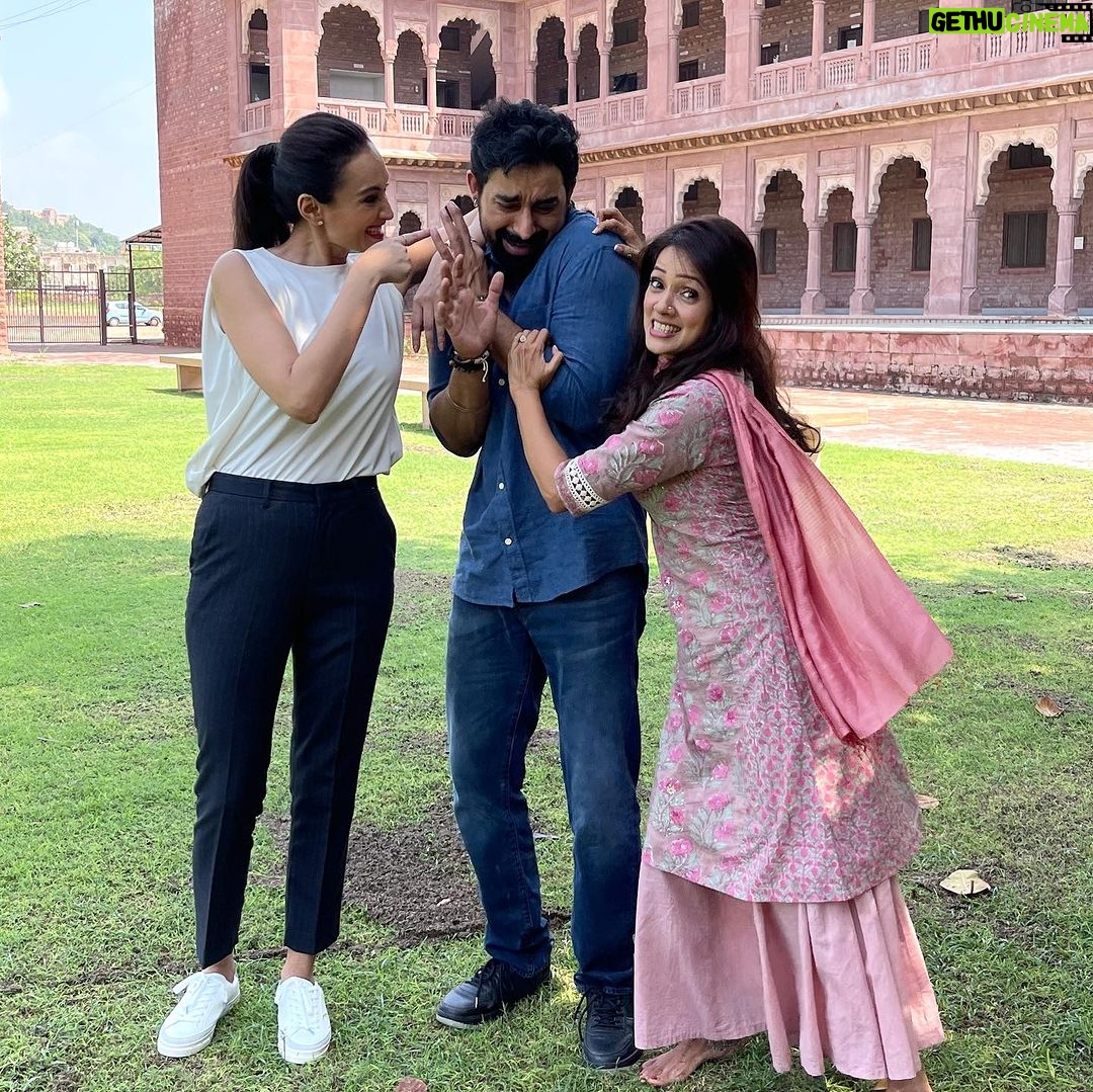 Rannvijay Singha - 249.7K Likes - Season 3 #mismatched, First day of shoot for me.
In the past 2 seasons we have become family, waiting to meet all these crazy amazing beings to create a great season and awesome memories too!
We have had good times and we are grateful for them and thankful for all the love we have received.
God has been kind and hopefully will continue to be!
To another one π₯.
#satnamwaheguru ππΌπ