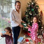 Rannvijay Singha Instagram – All I need for Christmas is this! To be with family and friends and celebrate life is a blessing and we don’t take it for granted. Very grateful. Wishing all of you and your family and friends happy holidays!🙏🏼

 #satnamwaheguruੴ