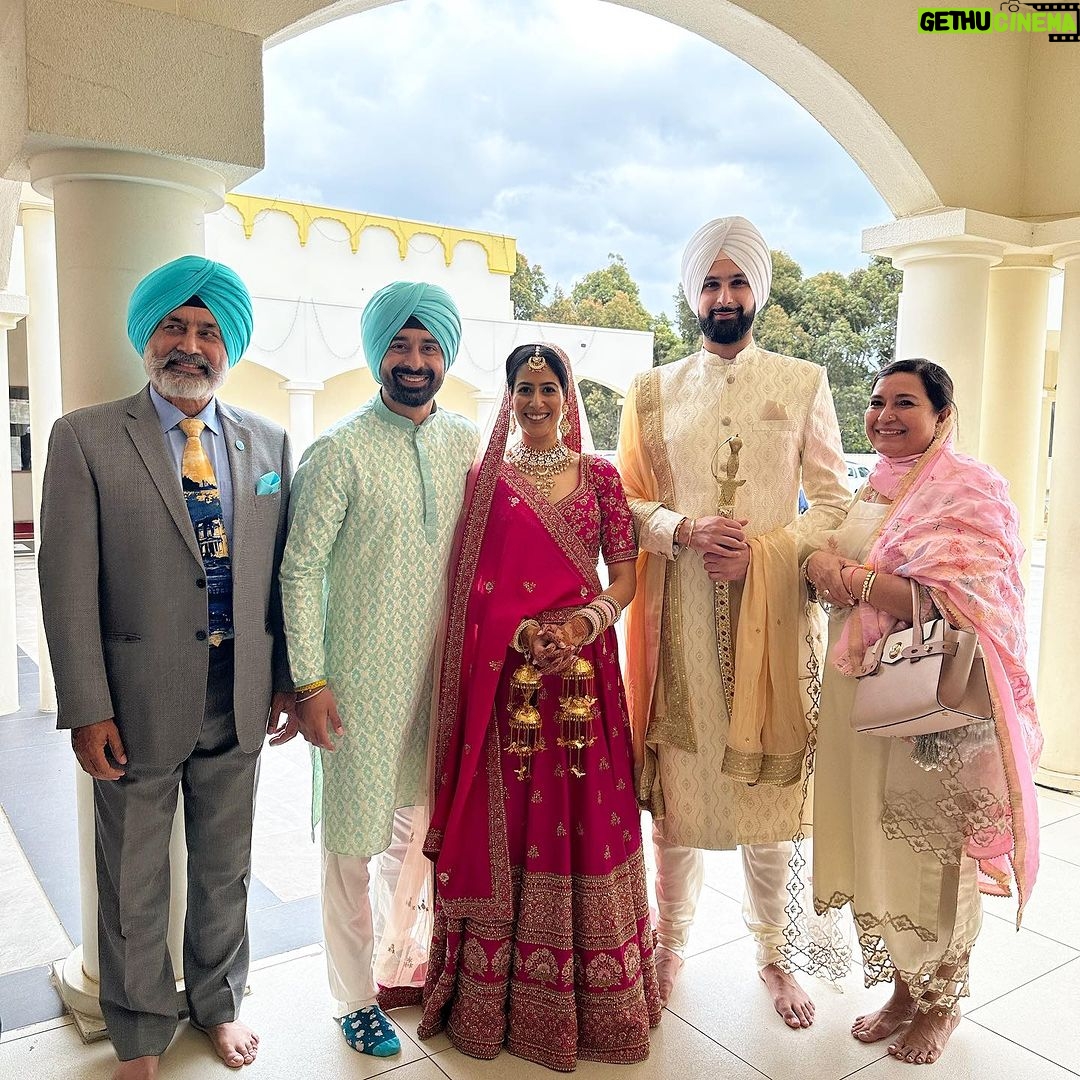 Rannvijay Singha - 133K Likes - Congratulations @jazzyg_97 and @sahil.g.23 , you guys looked soooo good as the bride & groom!
So happy that most of the family was here for this amazing ceremony in the Gurudwara.
#satnamwaheguruΰ©΄ ππΌ